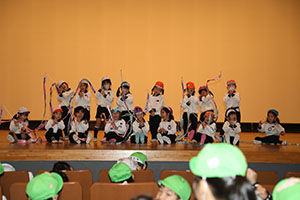 柿安シティーホールでリズム予行　年長Aチーム（C・Ｄ・Ｅ）