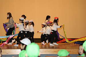 柿安シティーホールでリズム予行　年長Aチーム（C・Ｄ・Ｅ）