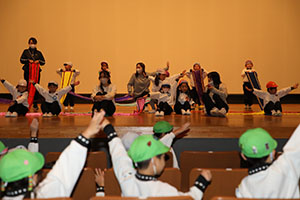 柿安シティーホールでリズム予行　年長Aチーム（C・Ｄ・Ｅ）