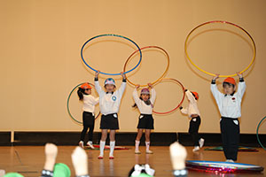 柿安シティーホールでリズム予行　年長Aチーム（C・Ｄ・Ｅ）