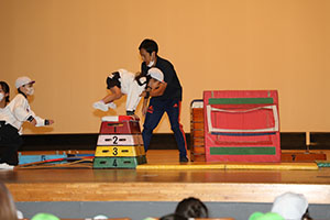 柿安シティーホールでリズム予行　年長Aチーム（C・Ｄ・Ｅ）