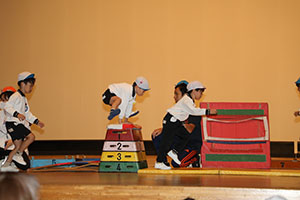 柿安シティーホールでリズム予行　年長Aチーム（C・Ｄ・Ｅ）