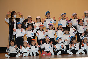 柿安シティーホールでリズム予行　年長Aチーム（C・Ｄ・Ｅ）