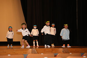 柿安シティーホールでリズム予行  年少Bチーム（うさぎ・ことり・りす）