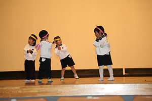 柿安シティーホールでリズム予行  年少Bチーム（うさぎ・ことり・りす）