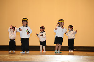 柿安シティーホールでリズム予行  年少Bチーム（うさぎ・ことり・りす）