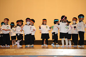 柿安シティーホールでリズム予行  年少Bチーム（うさぎ・ことり・りす）