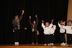 柿安シティーホールでリズム予行  年少Bチーム（うさぎ・ことり・りす）