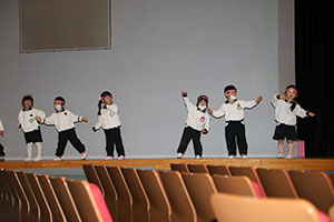柿安シティーホールでリズム予行  年少Bチーム（うさぎ・ことり・りす）