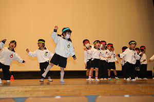 柿安シティーホールでリズム予行  年少Bチーム（うさぎ・ことり・りす）