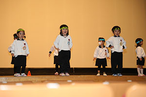 柿安シティーホールでリズム予行  年少Aチーム（こあら・ぱんだ・きりん）