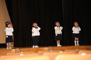 柿安シティーホールでリズム予行  年少Aチーム（こあら・ぱんだ・きりん）