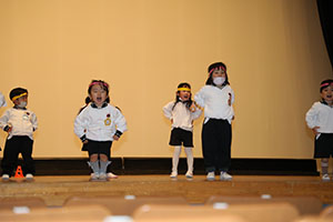 柿安シティーホールでリズム予行  年少Aチーム（こあら・ぱんだ・きりん）