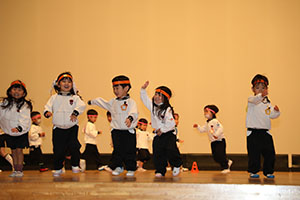 柿安シティーホールでリズム予行  年少Aチーム（こあら・ぱんだ・きりん）