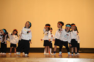 柿安シティーホールでリズム予行  年少Aチーム（こあら・ぱんだ・きりん）