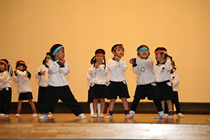 柿安シティーホールでリズム予行  年少Aチーム（こあら・ぱんだ・きりん）