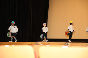 柿安シティーホールでリズム予行  年中Bチーム（ひまわり・さくら・たんぽぽ）