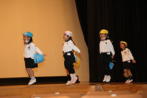 柿安シティーホールでリズム予行  年中Bチーム（ひまわり・さくら・たんぽぽ）