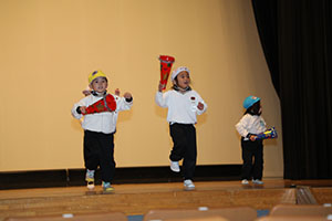 柿安シティーホールでリズム予行  年中Bチーム（ひまわり・さくら・たんぽぽ）