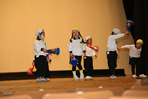 柿安シティーホールでリズム予行  年中Bチーム（ひまわり・さくら・たんぽぽ）