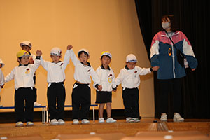 柿安シティーホールでリズム予行  年中Bチーム（ひまわり・さくら・たんぽぽ）