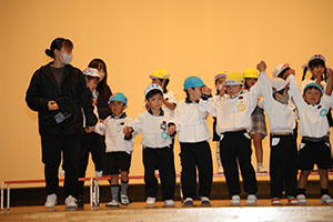 柿安シティーホールでリズム予行  年中Bチーム（ひまわり・さくら・たんぽぽ）