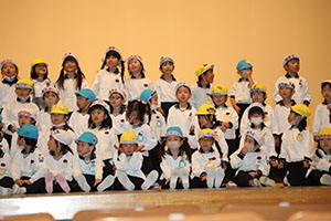 柿安シティーホールでリズム予行  年中Bチーム（ひまわり・さくら・たんぽぽ）