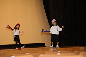 柿安シティーホールでリズム予行  年中Aチーム(ばら・すみれ）