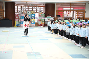 リズムフェスティバル　歌・カスタ発表ごっこ　年長