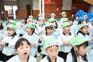 リズムフェスティバル　歌・カスタ発表ごっこ　年長