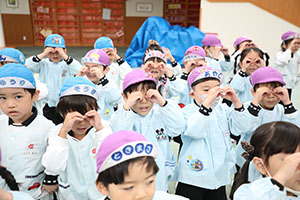 リズムフェスティバル　歌・カスタ発表ごっこ　年長