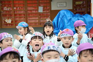 リズムフェスティバル　歌・カスタ発表ごっこ　年長