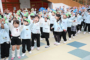 リズムフェスティバル　歌・カスタ発表ごっこ　年長