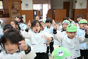 リズムフェスティバル　歌・カスタ発表ごっこ　年長