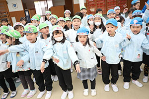 リズムフェスティバル　歌・カスタ発表ごっこ　年長