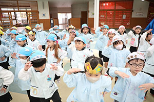 リズムフェスティバル　歌・カスタ発表ごっこ　年中