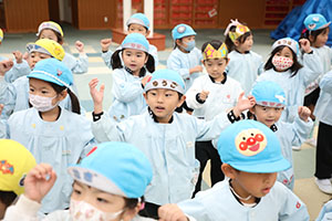 リズムフェスティバル　歌・カスタ発表ごっこ　年中