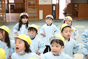 リズムフェスティバル　歌・カスタ発表ごっこ　年中