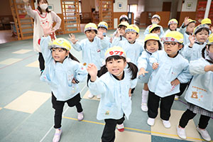 リズムフェスティバル　歌・カスタ発表ごっこ　年中