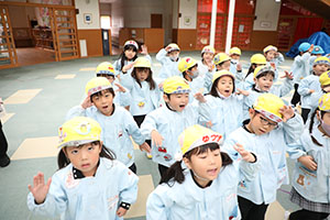 リズムフェスティバル　歌・カスタ発表ごっこ　年中