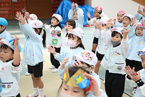 リズムフェスティバル　歌・カスタ発表ごっこ　年中