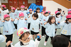 リズムフェスティバル　歌・カスタ発表ごっこ　年中