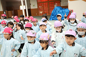 リズムフェスティバル　歌・カスタ発表ごっこ　年中