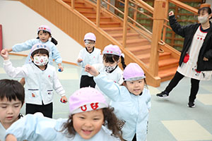 リズムフェスティバル　歌・カスタ発表ごっこ　年中