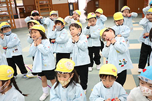 リズムフェスティバル　歌・カスタ発表ごっこ　年中