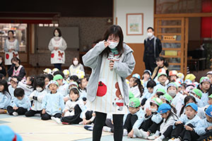 リズムフェスティバル　歌・カスタ発表ごっこ　年中