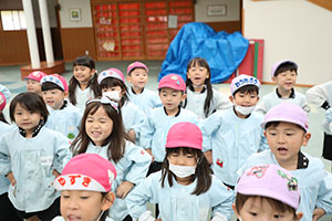 リズムフェスティバル　歌・カスタ発表ごっこ　年中