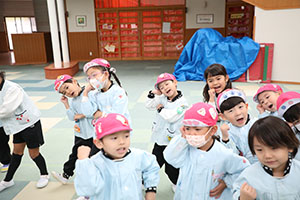 リズムフェスティバル　歌・カスタ発表ごっこ　年中