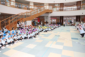 リズムフェスティバル　歌・カスタ発表ごっこ　年少