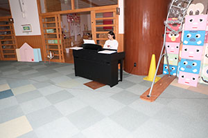 リズムフェスティバル　歌・カスタ発表ごっこ　年少